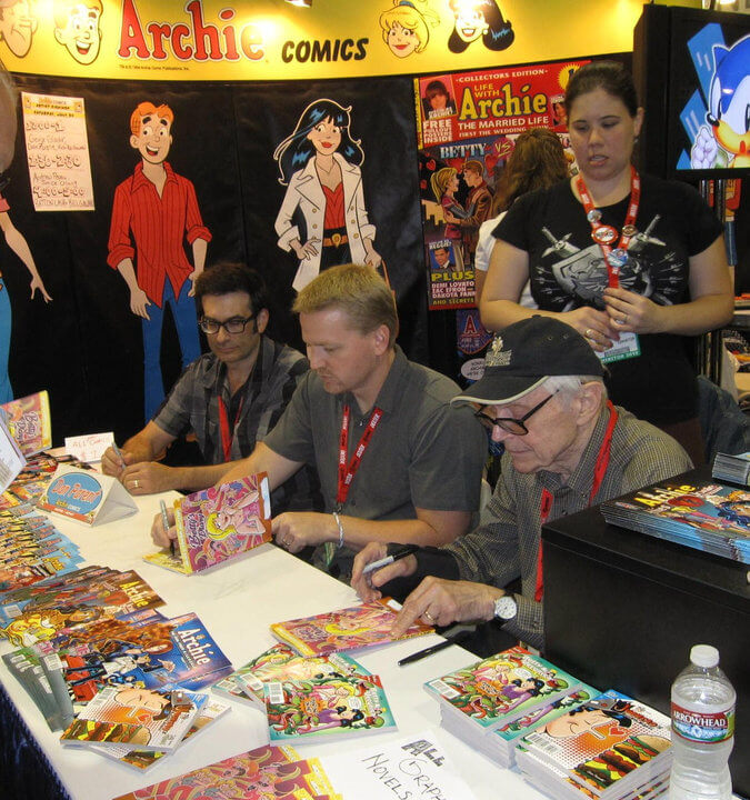 Rich Koslowski signing comics at Archie table